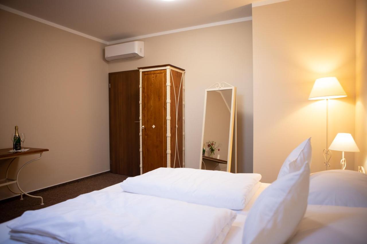 Penzion Dašické sklepy Dasice Extérieur photo