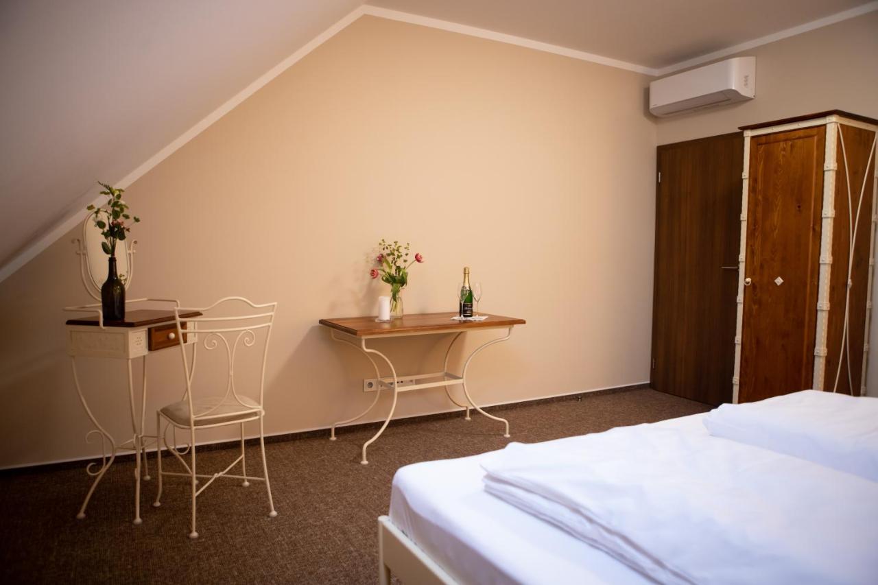 Penzion Dašické sklepy Dasice Extérieur photo